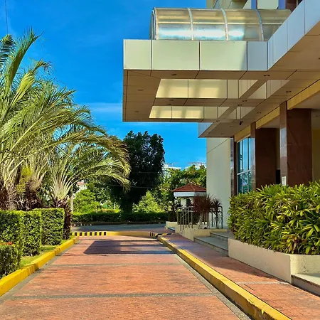 La Mirada Deluxe Suites With Oceanview Lapu-Lapu City Exterior photo